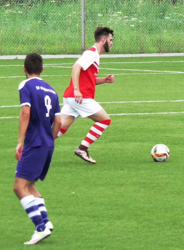 Noah_Thalheimer_umkurvt den Gegenspieler